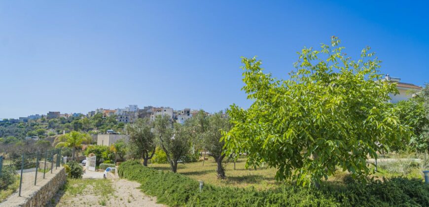 Gagliano del Capo immersa nel verde e a pochissimi minuti a piedi dal mare elegante villa con piscina