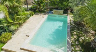 Gagliano del Capo immersa nel verde e a pochissimi minuti a piedi dal mare elegante villa con piscina