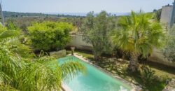 Gagliano del Capo immersa nel verde e a pochissimi minuti a piedi dal mare elegante villa con piscina