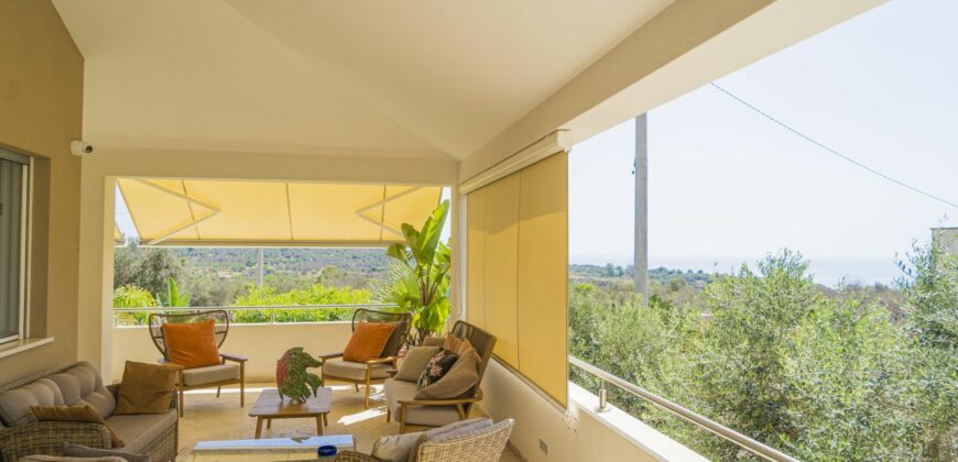 Gagliano del Capo immersa nel verde e a pochissimi minuti a piedi dal mare elegante villa con piscina