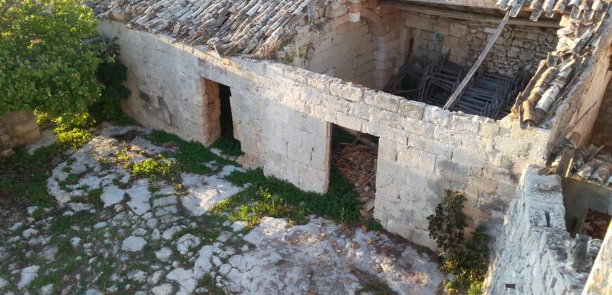 Castrignano De Greci, nel cuore della Grecìa Salentina, antica masseria da ristrutturare