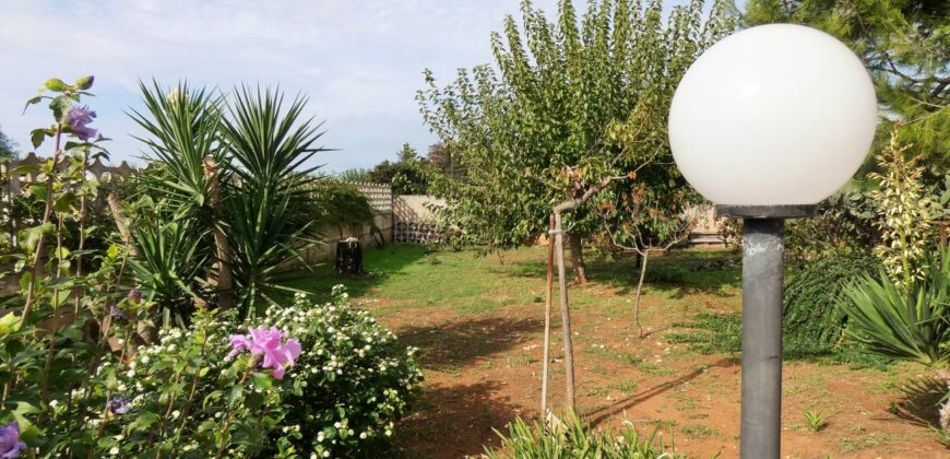 Torre Lapillo a mt.500 dalle acque cristalline villa con giardino